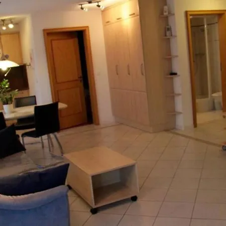 Apartment Chateau 11 *
